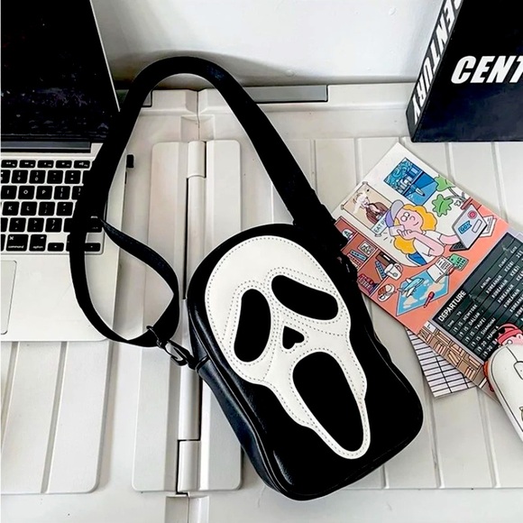 Ghost Face Scream Halloween Crossbody Bag - Picture 4 of 5